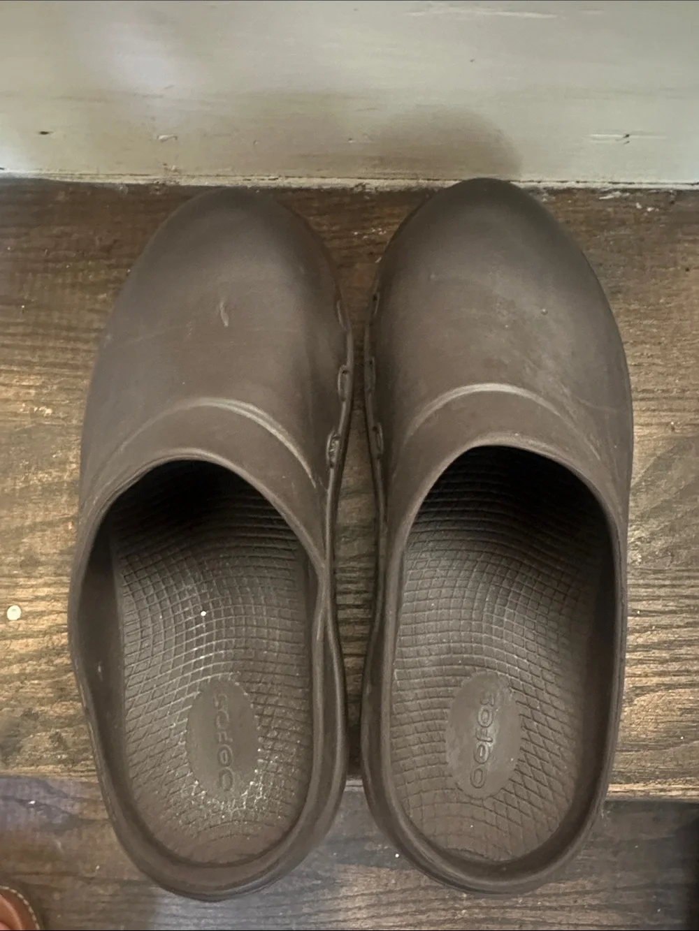 OOFOS Brown Slip-On Foam Men's Size 8/Women's Size 10